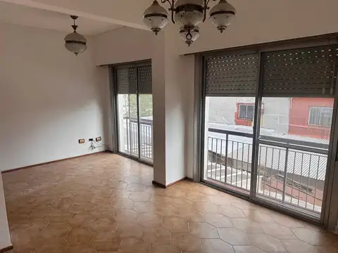 Departamento 6 ambientes con 3 baños