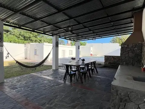 QUINCHO MÁS MONOAMBIENTE EN ZONA ALTA