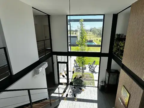 Venta casa en Medal - Espectacular Oportunidad en Lote al Golf