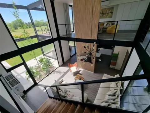 Venta Gran casa en Medal Pilar - Espectacular oportunidad en Lote al Golf