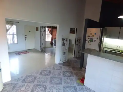 Casa en Venta con 3 cocheras