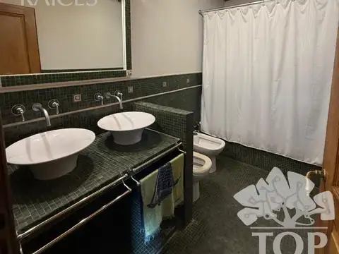 Casa en Alquiler Temporal con 1 cochera