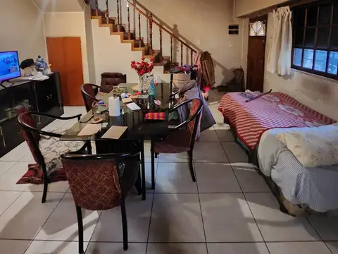 Depto Tipo Casa 4 ambientes con 2 baños