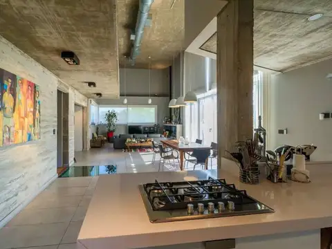 Casa en Venta en Countries y Barrios Cerrados en Quilmes, USD 950.000