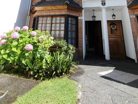 OPORTUNIDAD TRIPLEX 5 AMBIENTES CON COCHERA