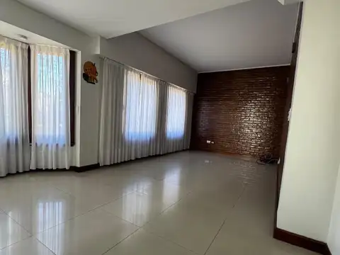 Casa en Venta en Villa Sarmiento, USD 690.000