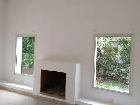 Casa en Alquiler con 2 cocheras