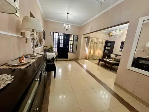 Casa a metros de Bv 27 Febrero y Av Rouillón. Zona Industrial y Comercial. Ideal Galpon