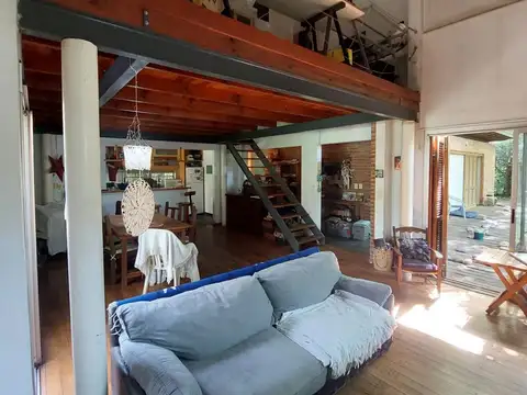 Casa en Venta con 2 cocheras