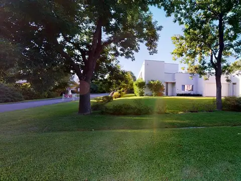 Casa 10 ambientes con 7 baños