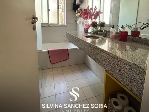 Casa 4 ambientes con 3 baños