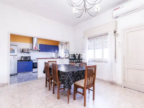 Venta en block dos departamentos y galpón