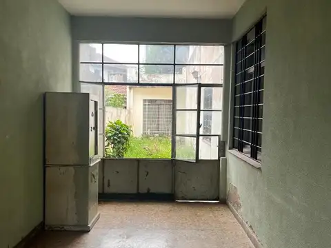 JUAN JOSE CASTELLI 32