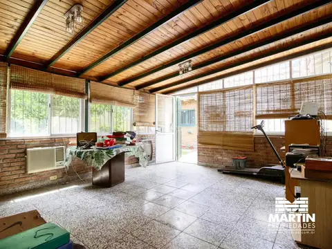 Casa en  1 planta + entrepiso con jardin