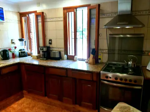 Casa 5 ambientes con 2 baños