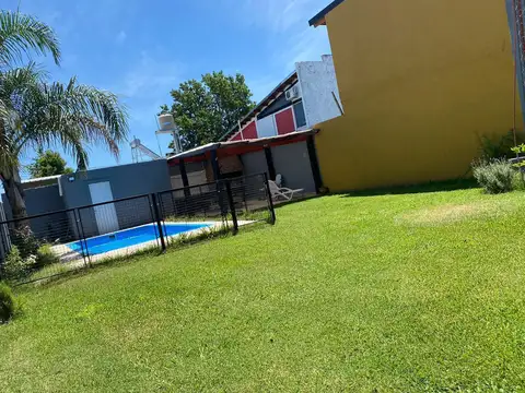 Venta Casa 2 Dormitorios con Pileta Villa Amelia