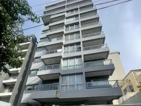 Departamento de dos ambientes con cochera en edificio de categoria en Quilmes Centro APTO CREDITO
