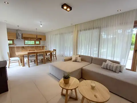 Casa 4 ambientes con 2 baños