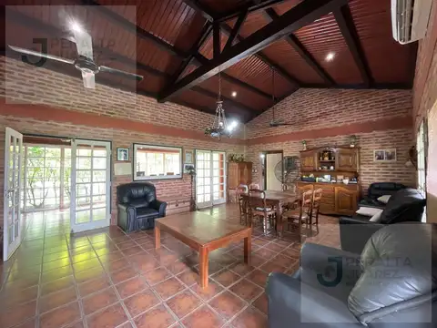 Casa 5 ambientes con 2 baños