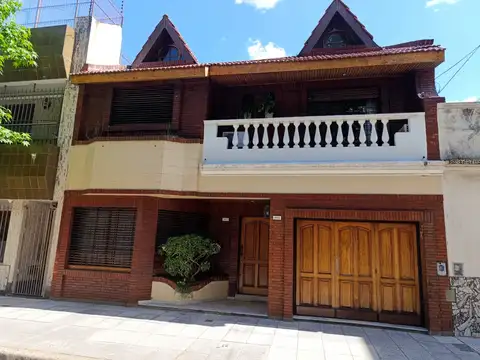 CASA DE 5 AMBIENTES EN MATADEROS