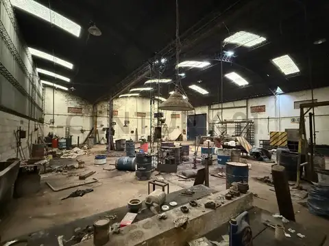 Galpón a la venta, importante esquina en Laprida y Falucho, Cap. Bermúdez