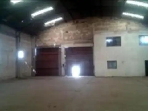 Venta galpón a metros del Mercado de Fisherton