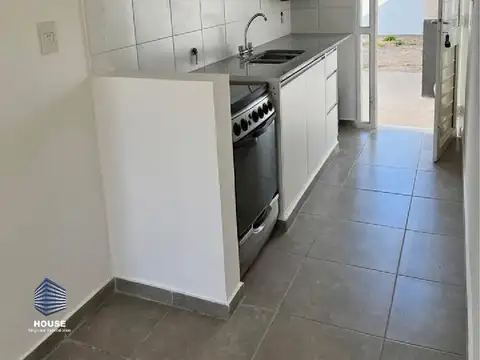 Casa 3 ambientes con 1 baño