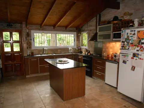 CASAQUINTA EN VENTA :: 5 AMBIENTES :: ITUZAINGO NORTE