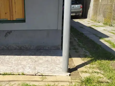 Doctor Ezequiel Ruíz e/ Las Heras y José María Landa