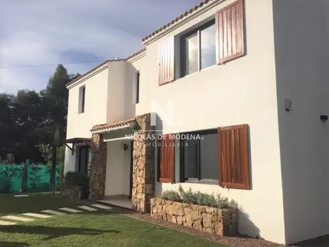 Casa 5 ambientes con 3 baños