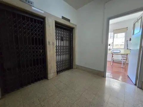 Oficina en Venta en Monserrat (Centro). Al Frente