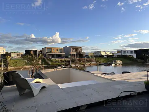 JBI. Alquiler casa con amarra propiea en el  barrio Náutico Canal en Dique Luján, Villanueva Tigre
