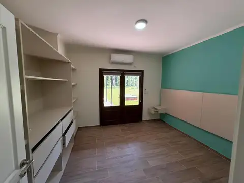 Casa 4 ambientes con 2 baños