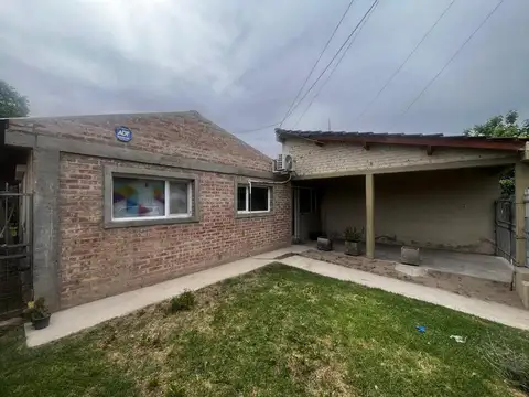 VENTA DE CASA 3 DORMITORIOS / USO MIXTO PLOTTIER