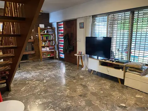 Casa 6 ambientes con 2 baños