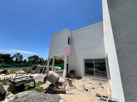 Casa en Venta en Pilar del Este - Santa Lucia, USD 190.000