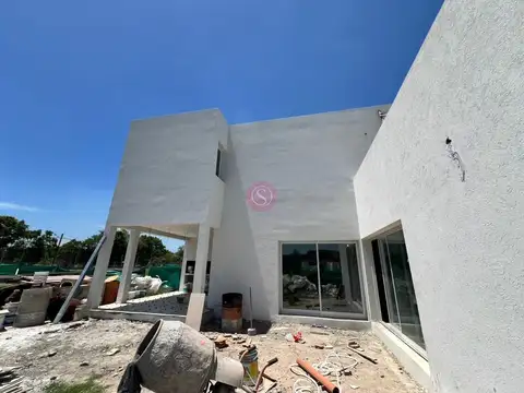 Casa 6 ambientes con 3 baños