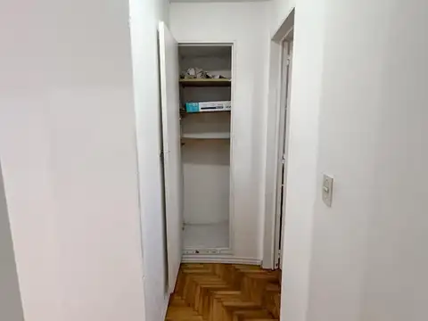Departamento 2 ambientes sobre Rivadavia a mts estac subte