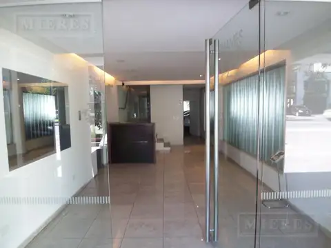 Oficina en Alquiler con 4 cocheras