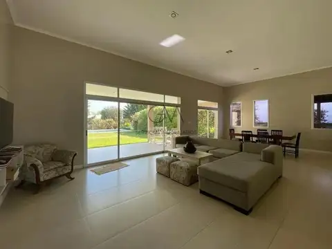 Excepcional Casa en Barrio Privado Rumenco