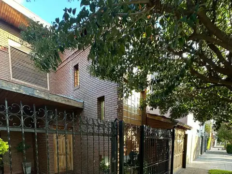 CHALET DIGNO DE VISITAR 5 AMBIENTES VILLA LUZURIAGA