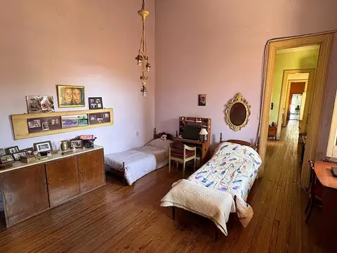 Casa 7 ambientes con 2 baños