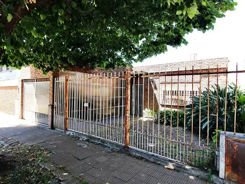 O higgins al 3700 Entre Carlos Gardel y Bermudez