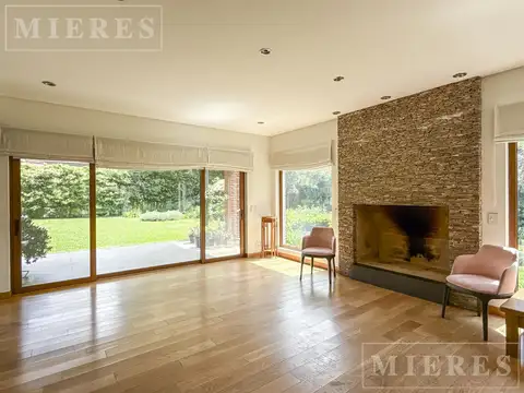 Casa 7 ambientes con 2 baños