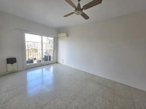VENTA Departamento de 3 Ambientes en Parque Chas con Balcon y Cochera
