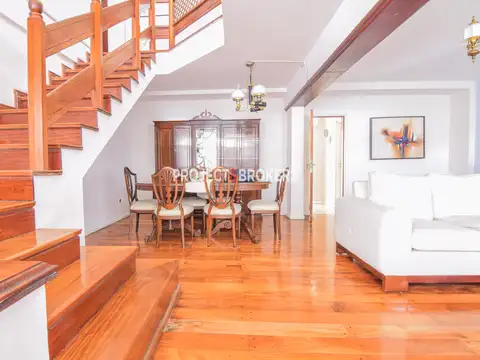 Casa en Venta con 3 cocheras