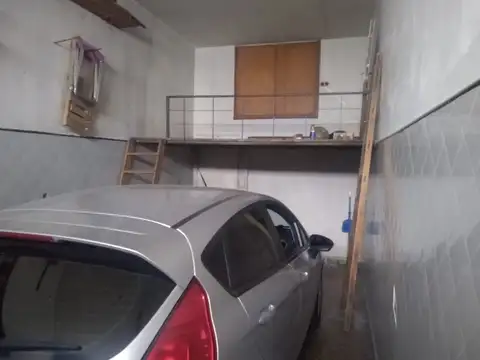 Casa sobre Lote Propio de 8.66 x 35 con Galpón y Cochera en PB