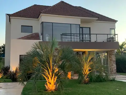 Casa con piscina en venta en Saint Thomas Este. Canning, Esteban Echeverría.