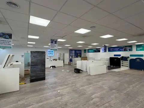 Local en Alquiler en Avenida Santa Fe 2500 - Barrio Norte