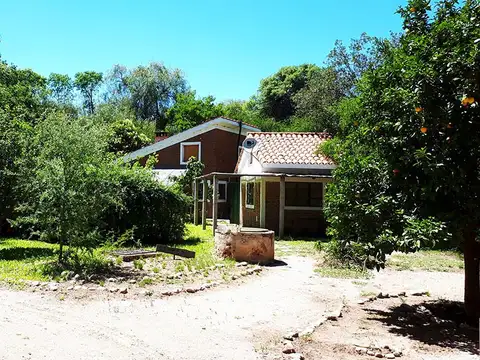 Vendo casa con 2 deptos y terreno de 2.712 m2 barrio La Banda, San Marcos Sierras